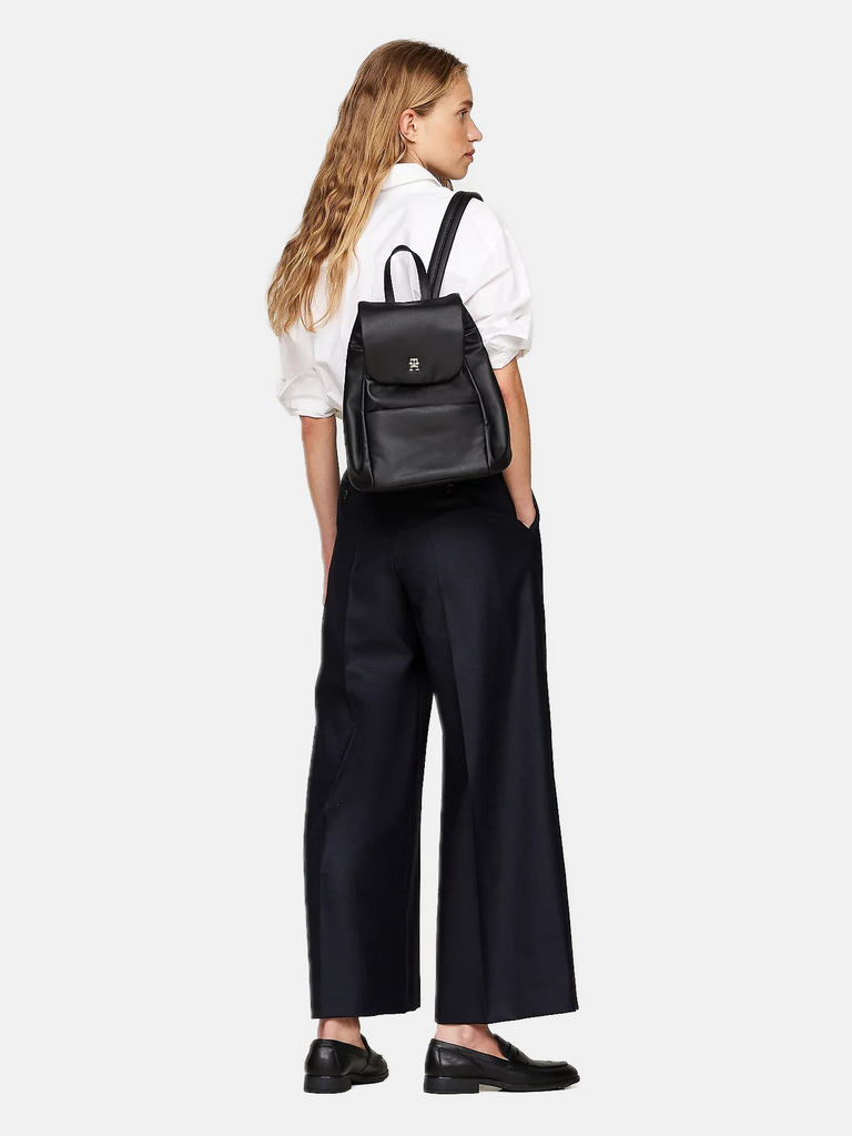 Tommy Hilfiger crni ženski ruksak s glatkom površinom-[SKU]