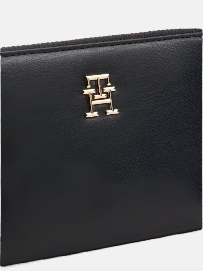 Tommy Hilfiger crni ženski novčanik sa zlatnim detaljima-[SKU]
