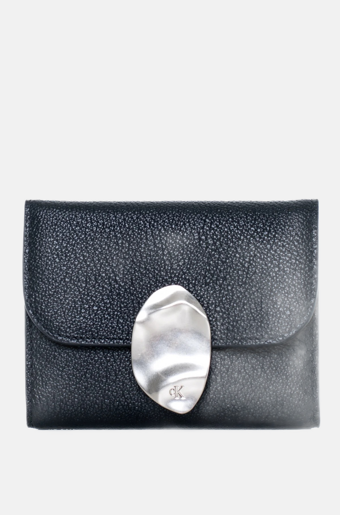 Calvin Klein crni ženski novčanik sa sivom kopčom-[SKU]