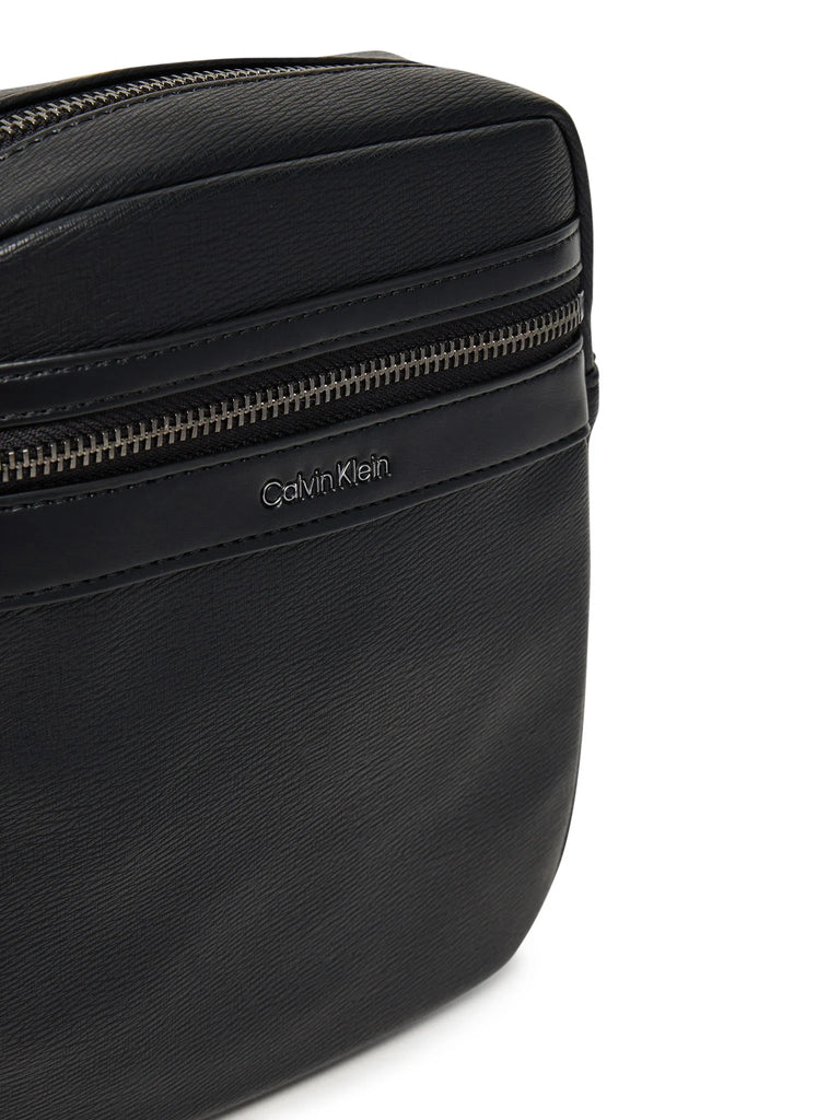 Calvin Klein crna muška torba sa rajsferšlusom-[SKU]