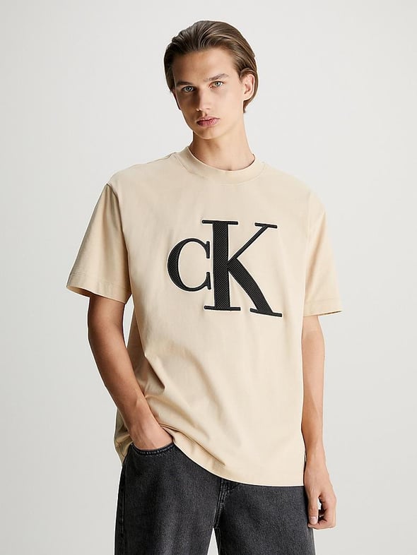 Calvin Klein bež muška majica sa velikim slovima