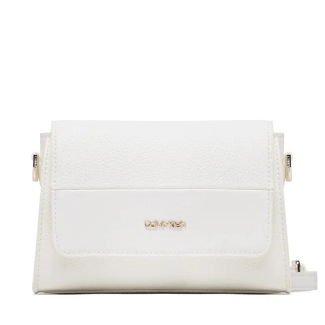 Calvin Klein bijela ženska torba (K60K610437-YAF) 1
