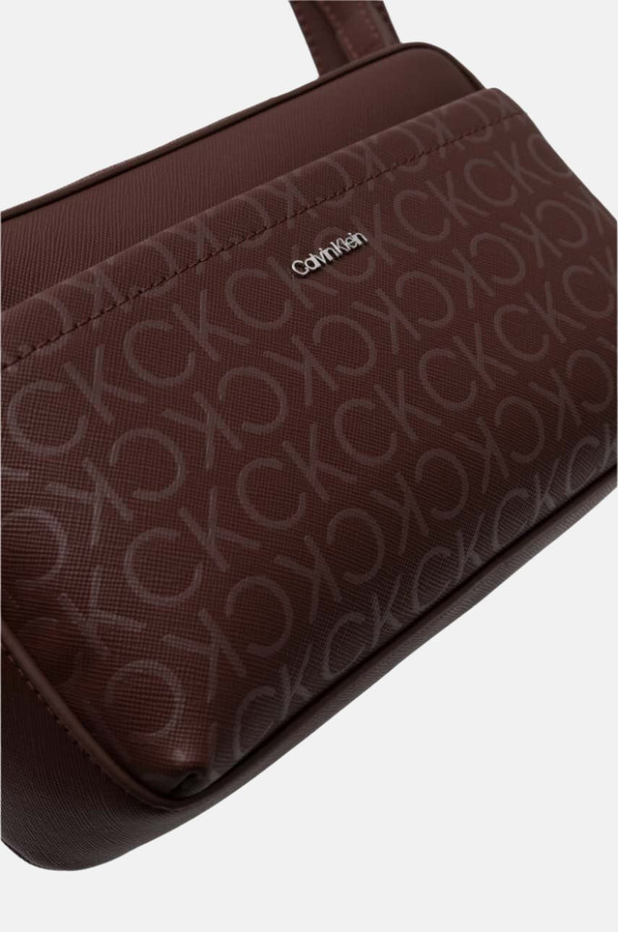 Calvin Klein bordo ženska torba s podesivom naramenicom-[SKU]