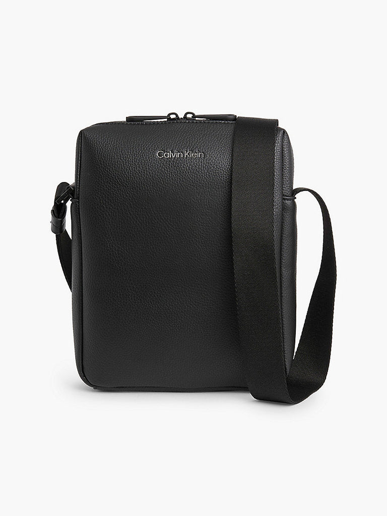 Calvin Klein crna muška torba (K50K508690-BAX) 1