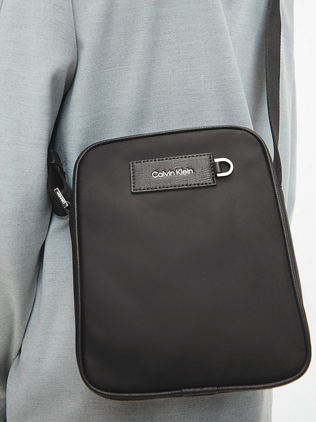 Calvin Klein crna muška torba (K50K510037-BAX) 4