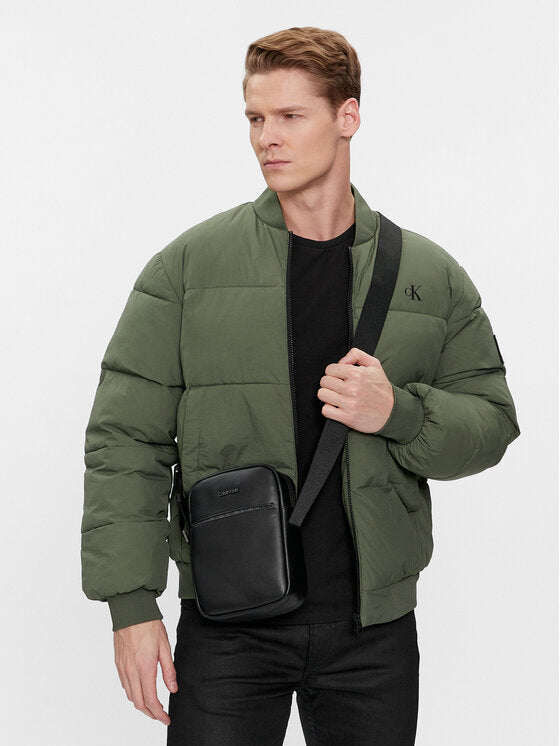 Calvin Klein crna muška torba s podesivim remenom-[SKU]