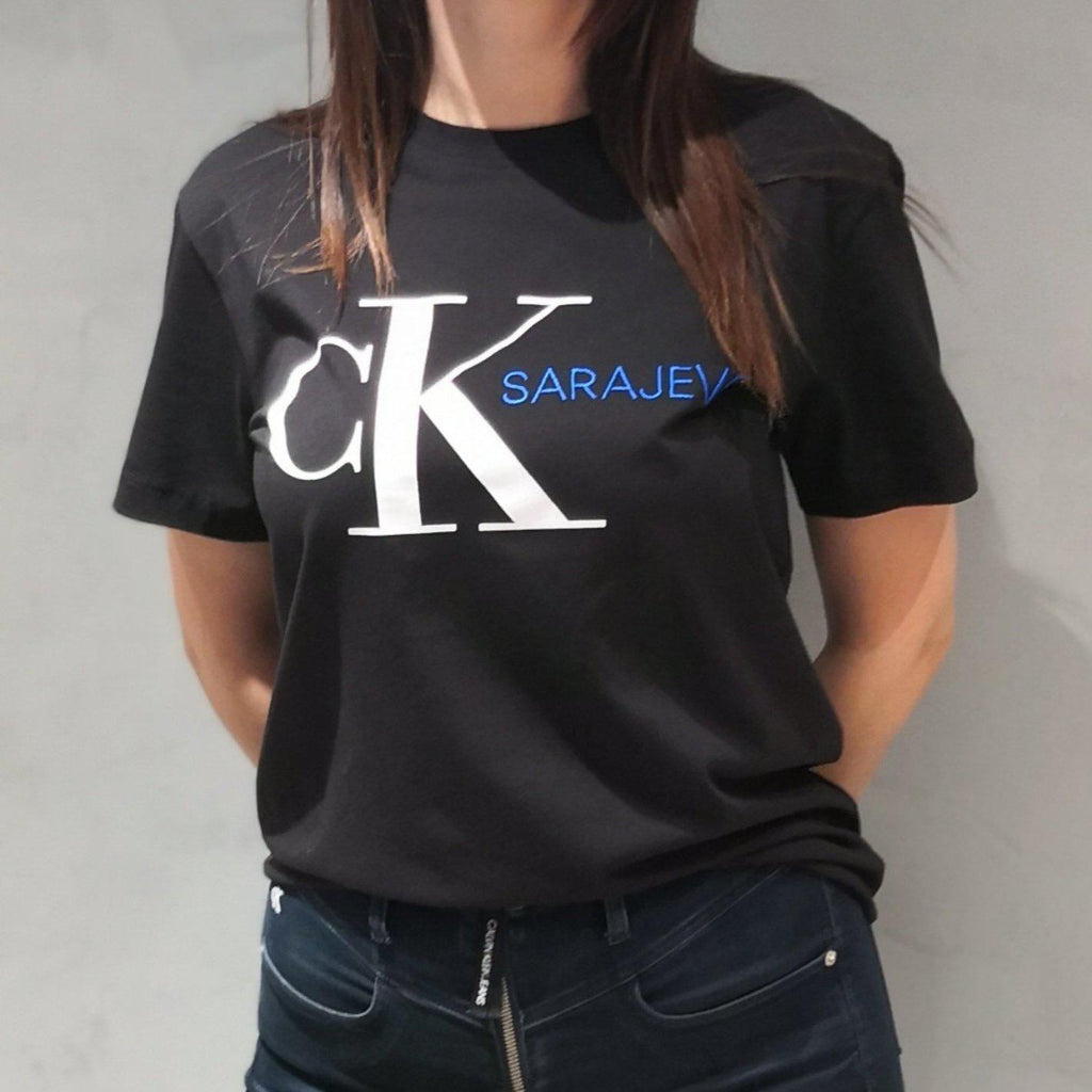 Calvin Klein crna ženska majica sa natpisom Sarajevo