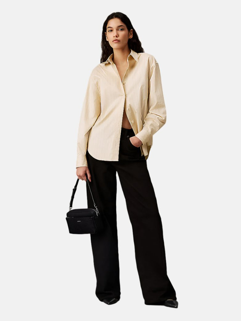 Calvin Klein crna ženska torba sa teksturiranim uzorkom-[SKU]