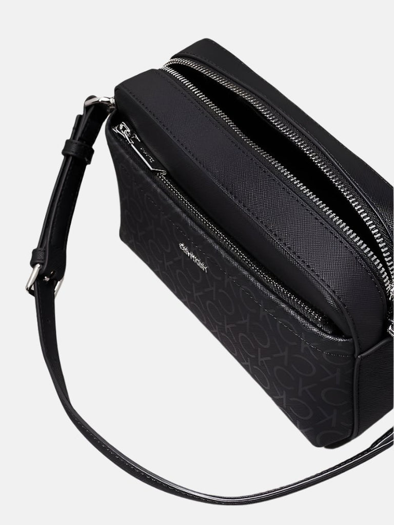 Calvin Klein crna ženska torba s podesivom naramenicom-[SKU]