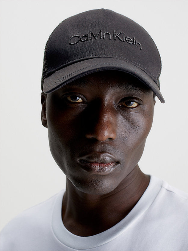 Calvin Klein crna muška kapa (K50K510334-BAX) 1
