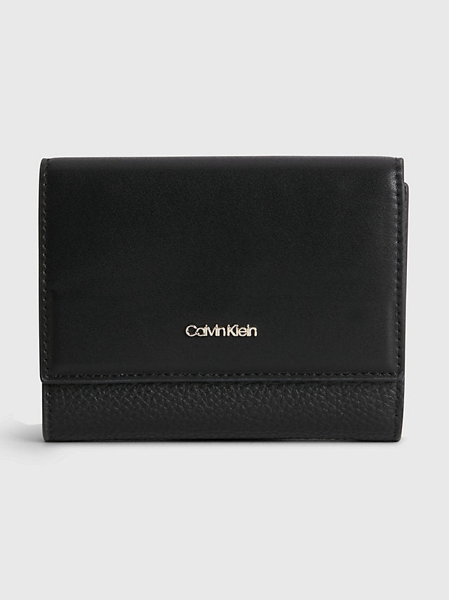 Calvin Klein crni ženski novčanik (K60K610484-BAX) 1