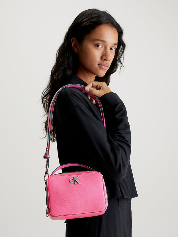 Calvin Klein pink ženska torba sa lančanim remenom-[SKU]