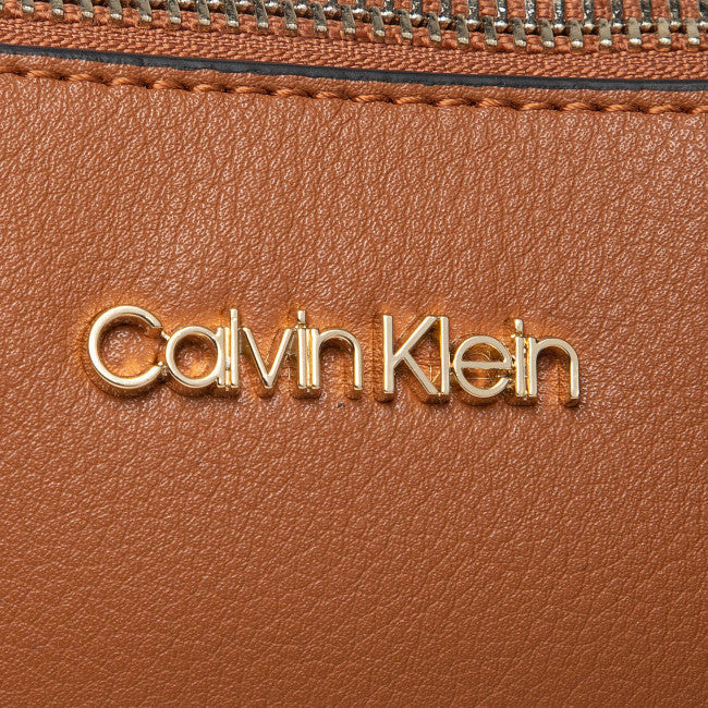 Calvin Klein smeđa ženska torba (K60K608409-GBN) 4