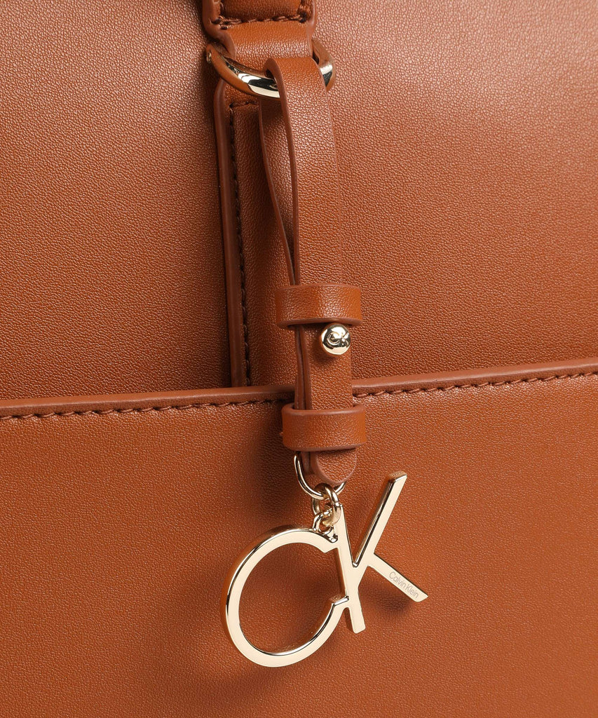 Calvin Klein smeđa ženska torba (K60K609860-HJJ) 3