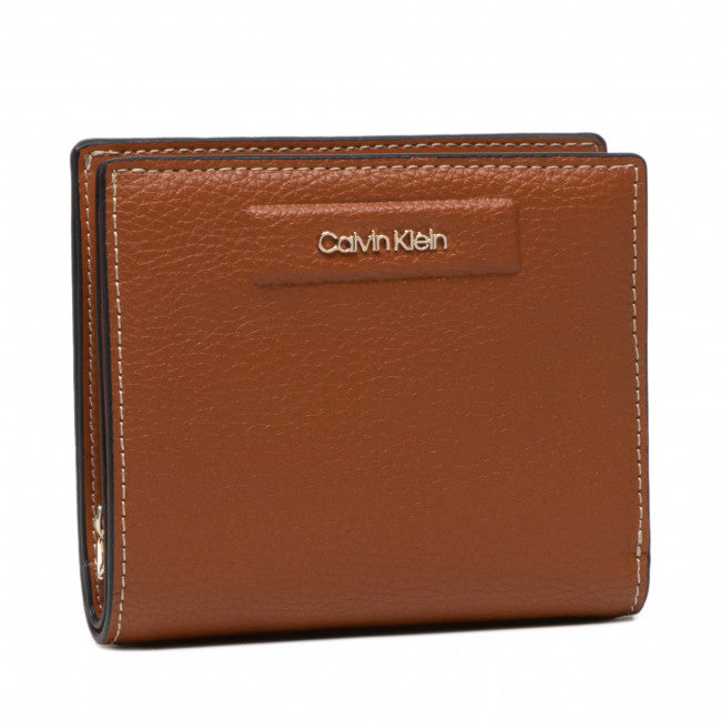 Calvin Klein smeđi ženski novčanik (K60K609190-HJJ) 1