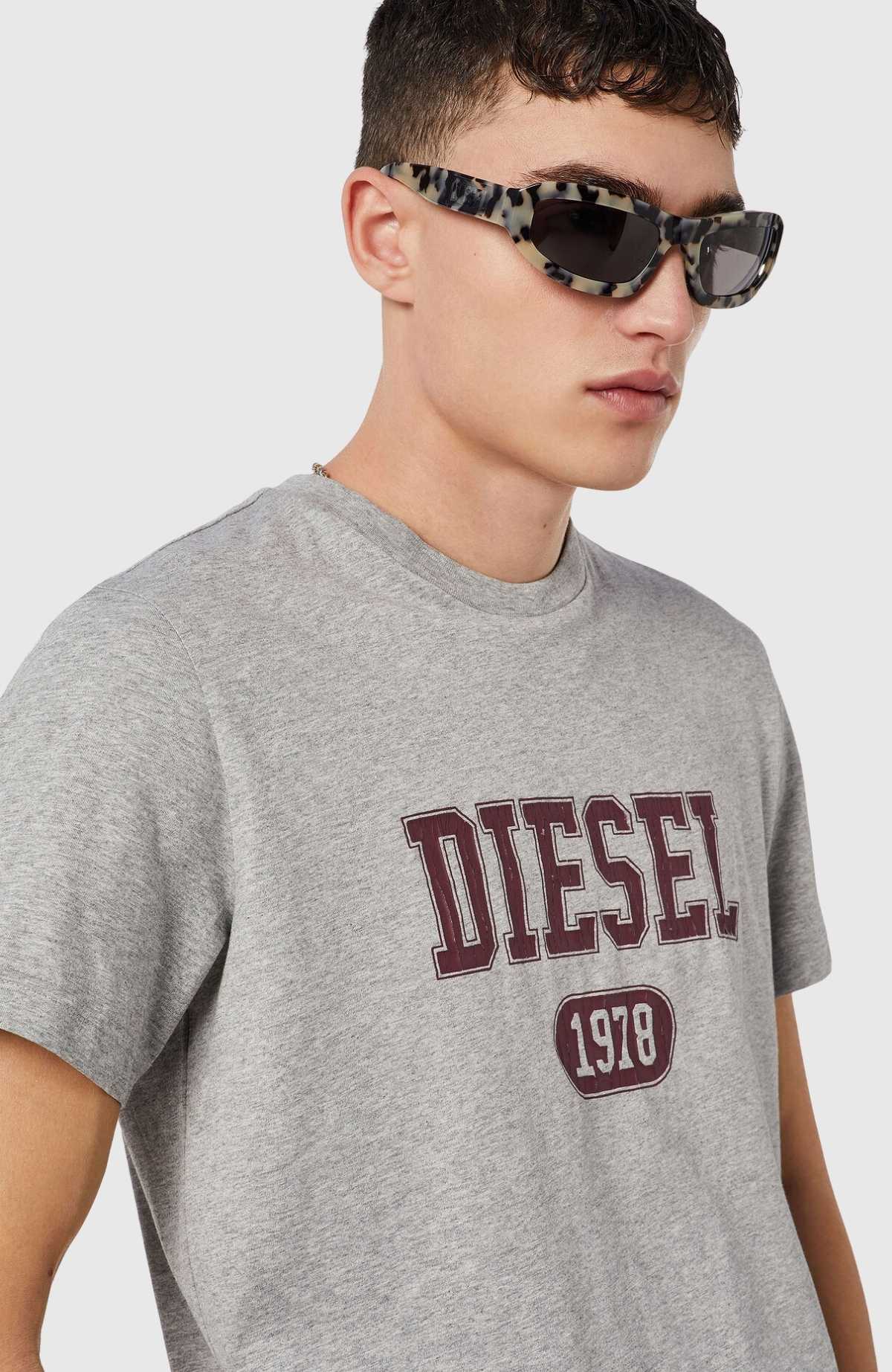 Diesel siva muška majica s vintage natpisom 1978