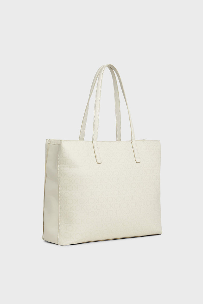 Calvin Klein bijela ženska torba s teksturnim uzorkom