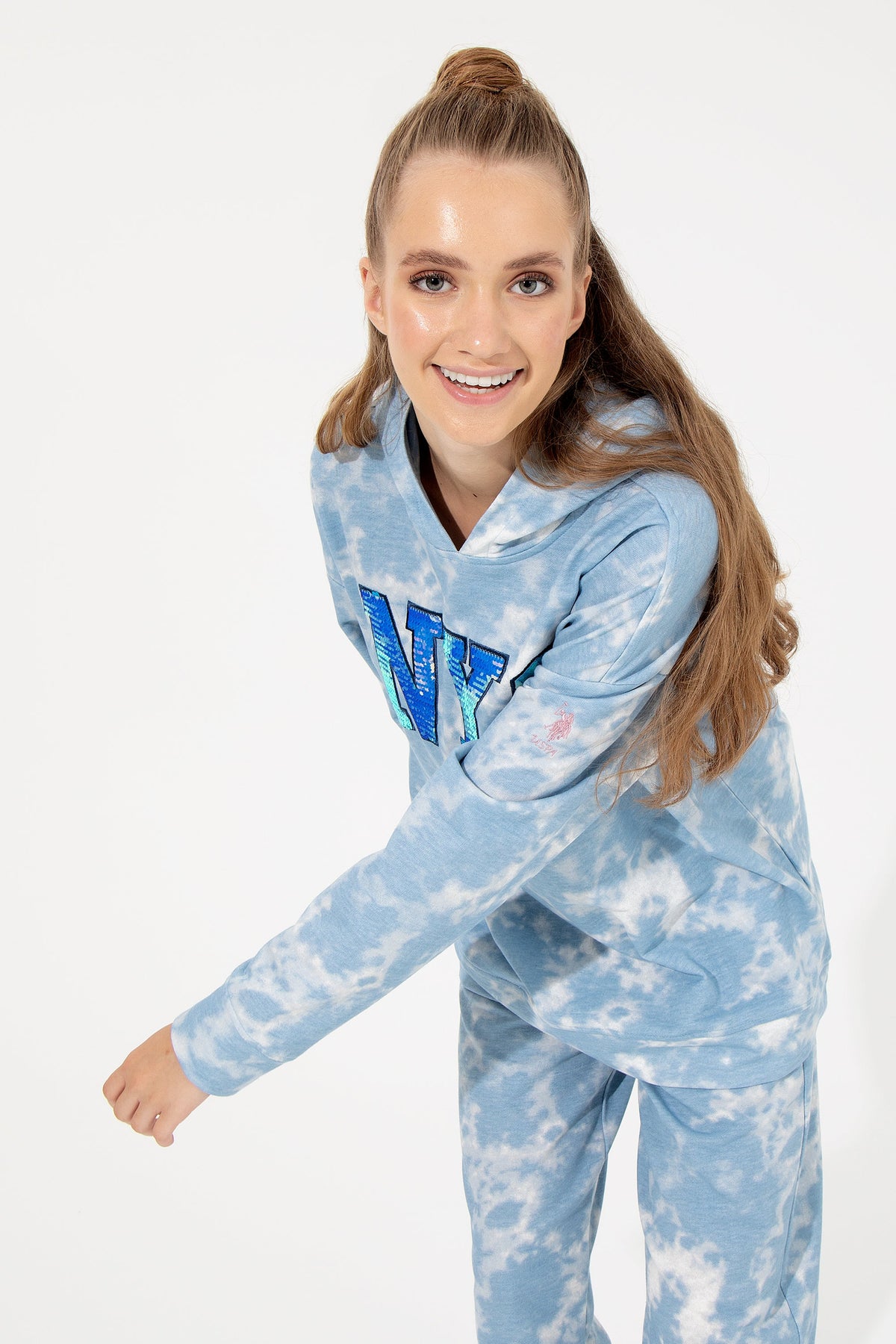 U.S. Polo Assn. svijetloplava ženska majica dugih rukava s tie-dye uzorkom i NYC printom