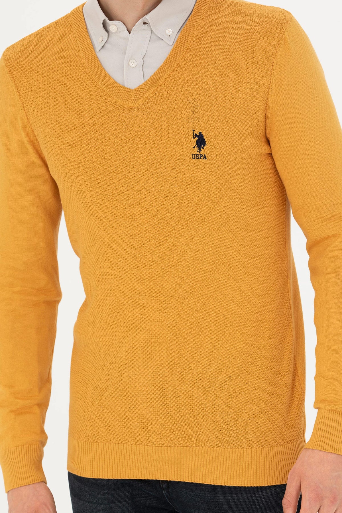 U.S. Polo Assn. žuti muški džemper s V izrezom