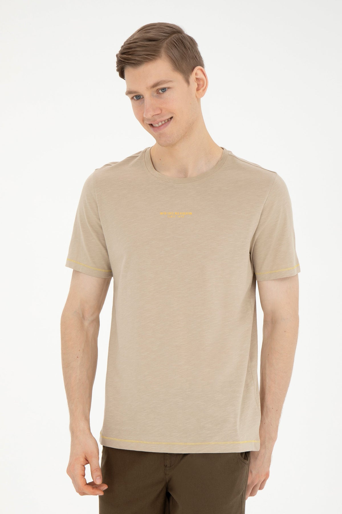U.S. Polo Assn. svijetla khaki muška majica s okruglim izrezom i malim natpisom