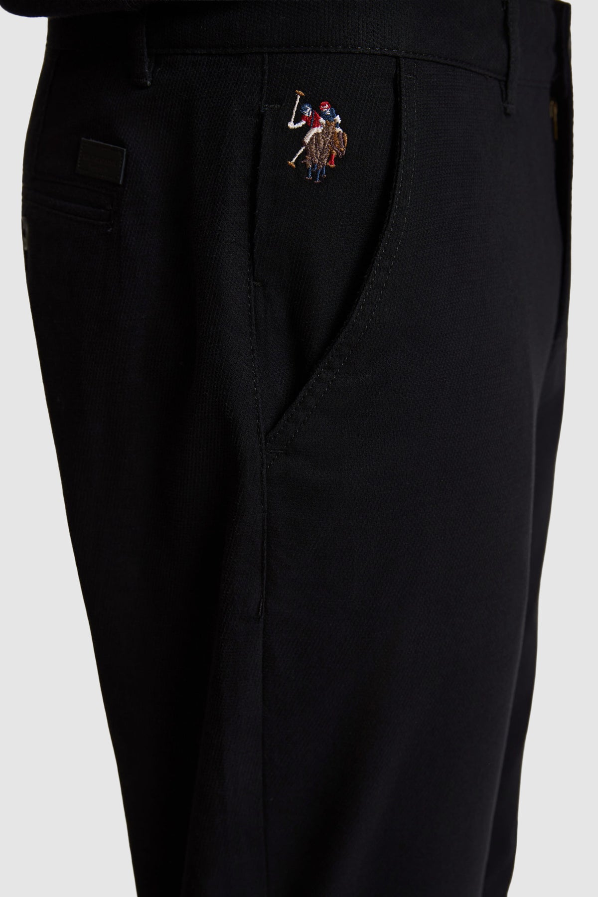 U.S. Polo Assn. crne muške pantalone
