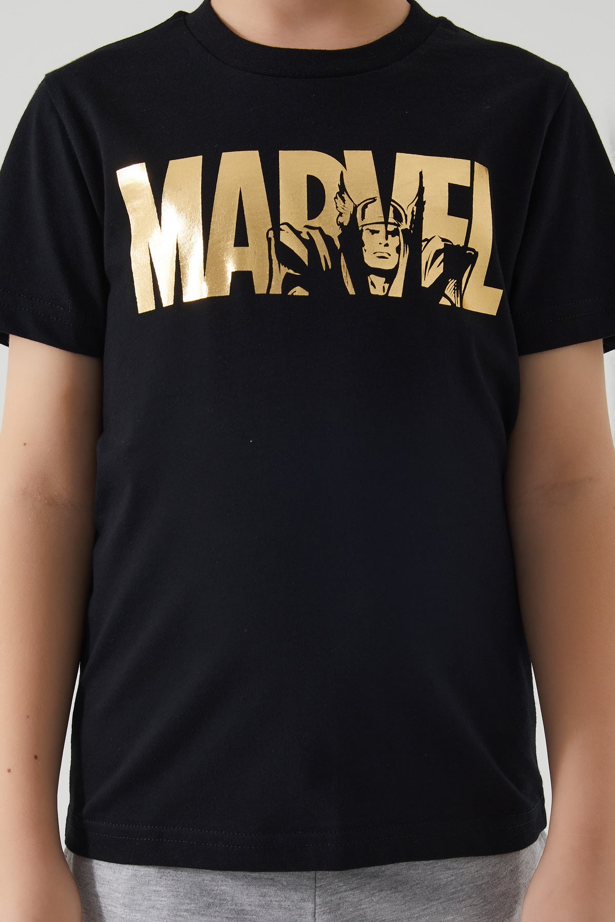 Marvel crni komplet za dječake sa zlatnim printom