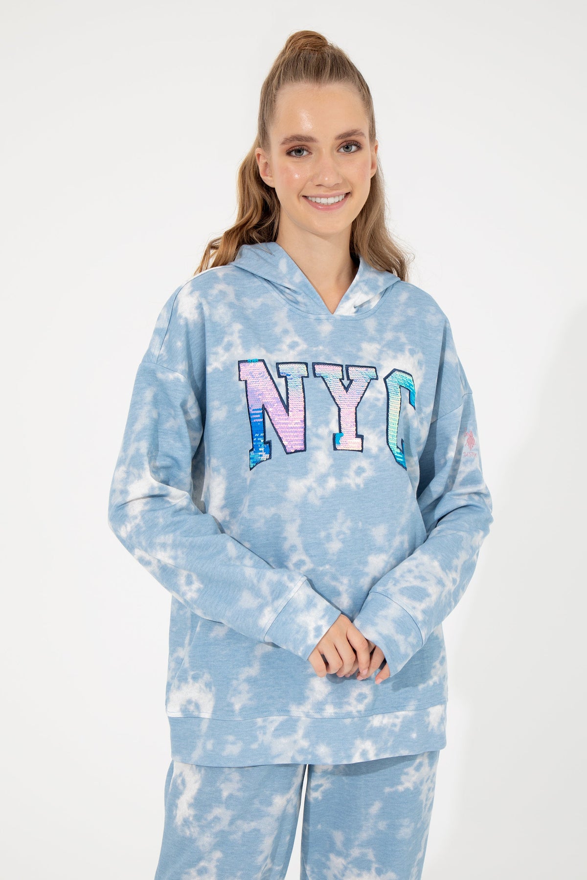 U.S. Polo Assn. svijetloplava ženska majica dugih rukava s tie-dye uzorkom i NYC printom