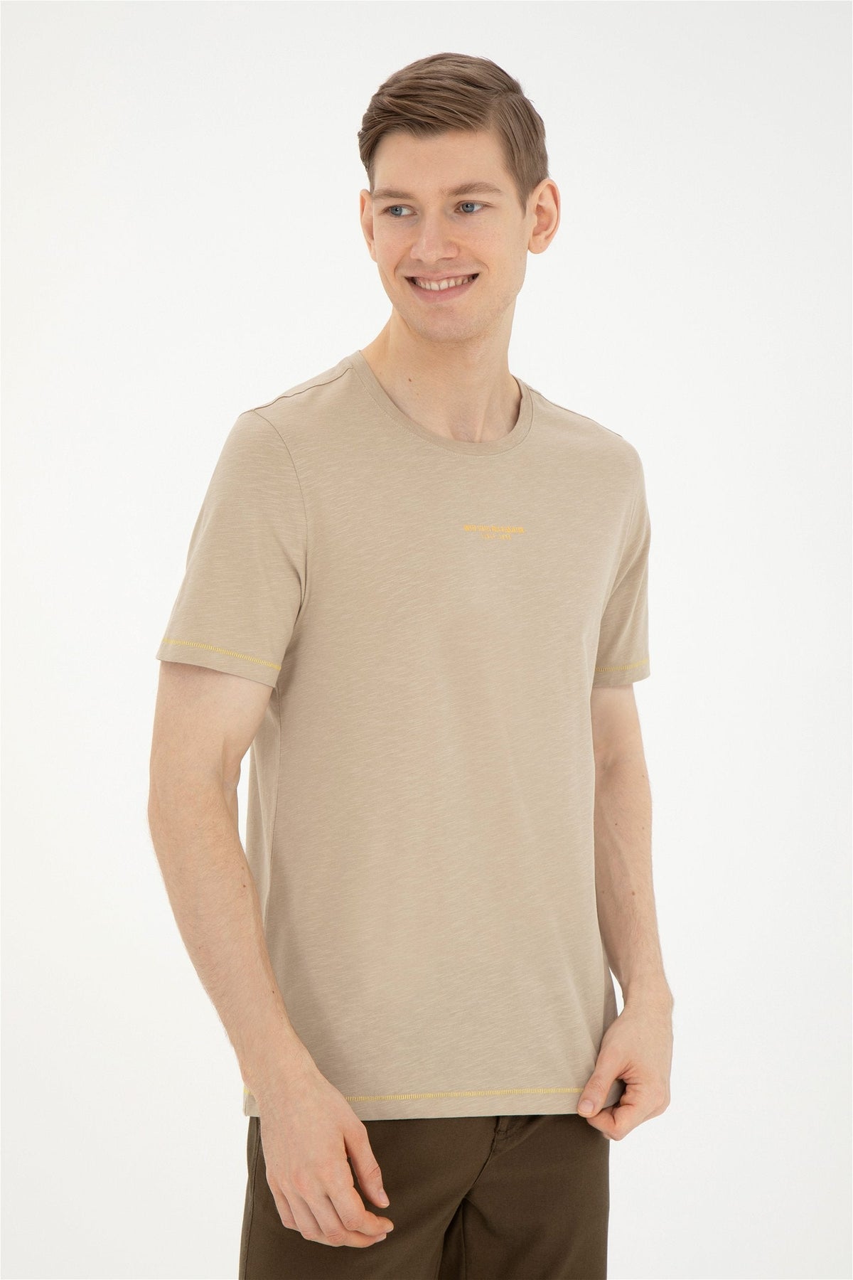 U.S. Polo Assn. svijetla khaki muška majica s okruglim izrezom i malim natpisom