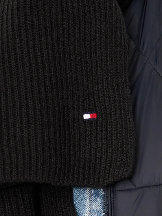 Tommy Hilfiger crni muški šal sa diskretnim logom-[SKU]