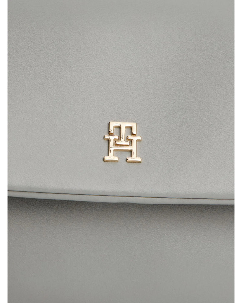 Tommy Hilfiger siva ženska torba sa malim zlatnim logom-[SKU]