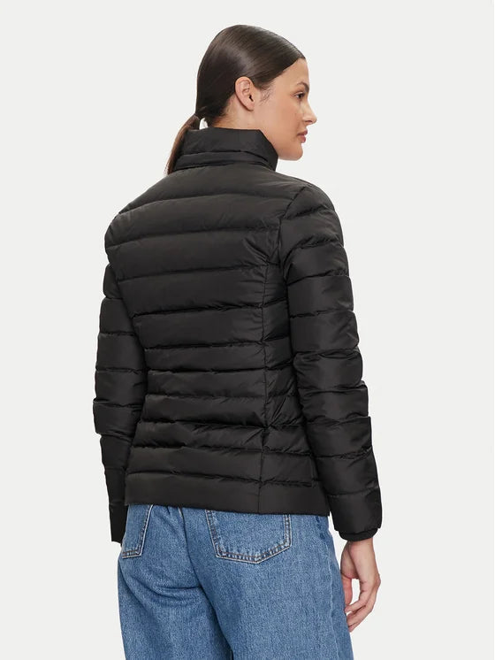 Tommy Hilfiger crna ženska jakna s krznenom kapuljačom-[SKU]