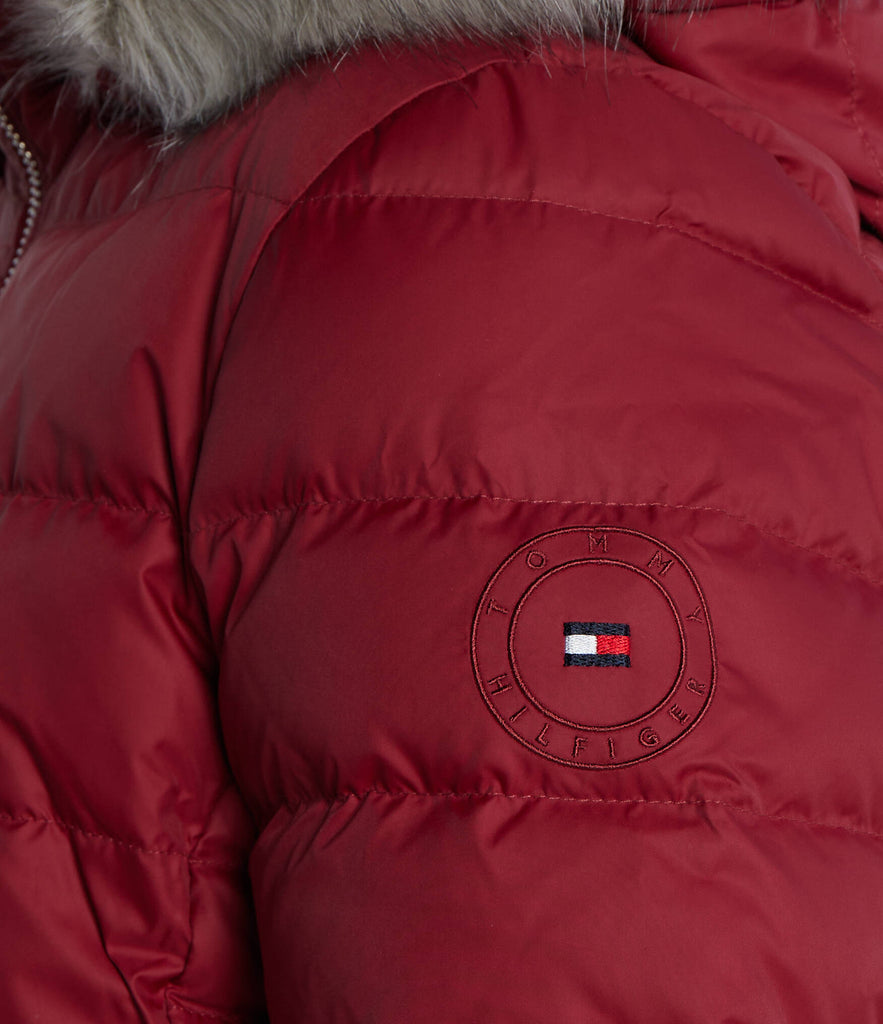 Tommy Hilfiger crvena ženska jakna s krznenim detaljem