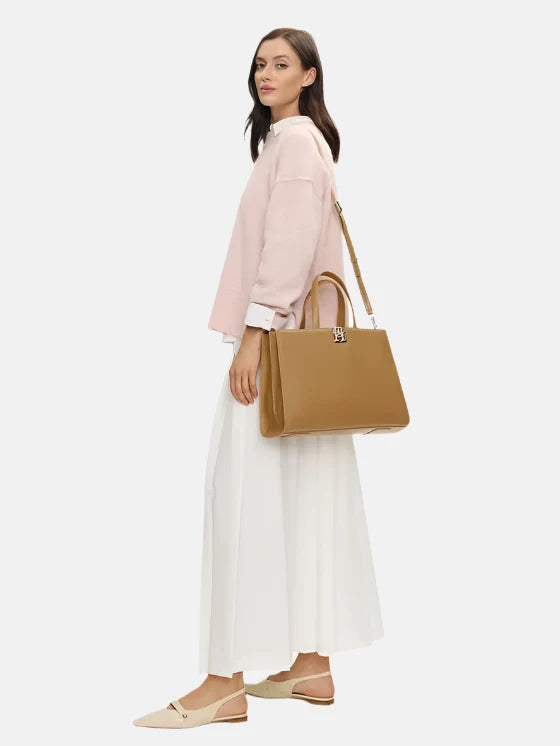 Tommy Hilfiger smeđa ženska torba s elegantnim remenom-[SKU]