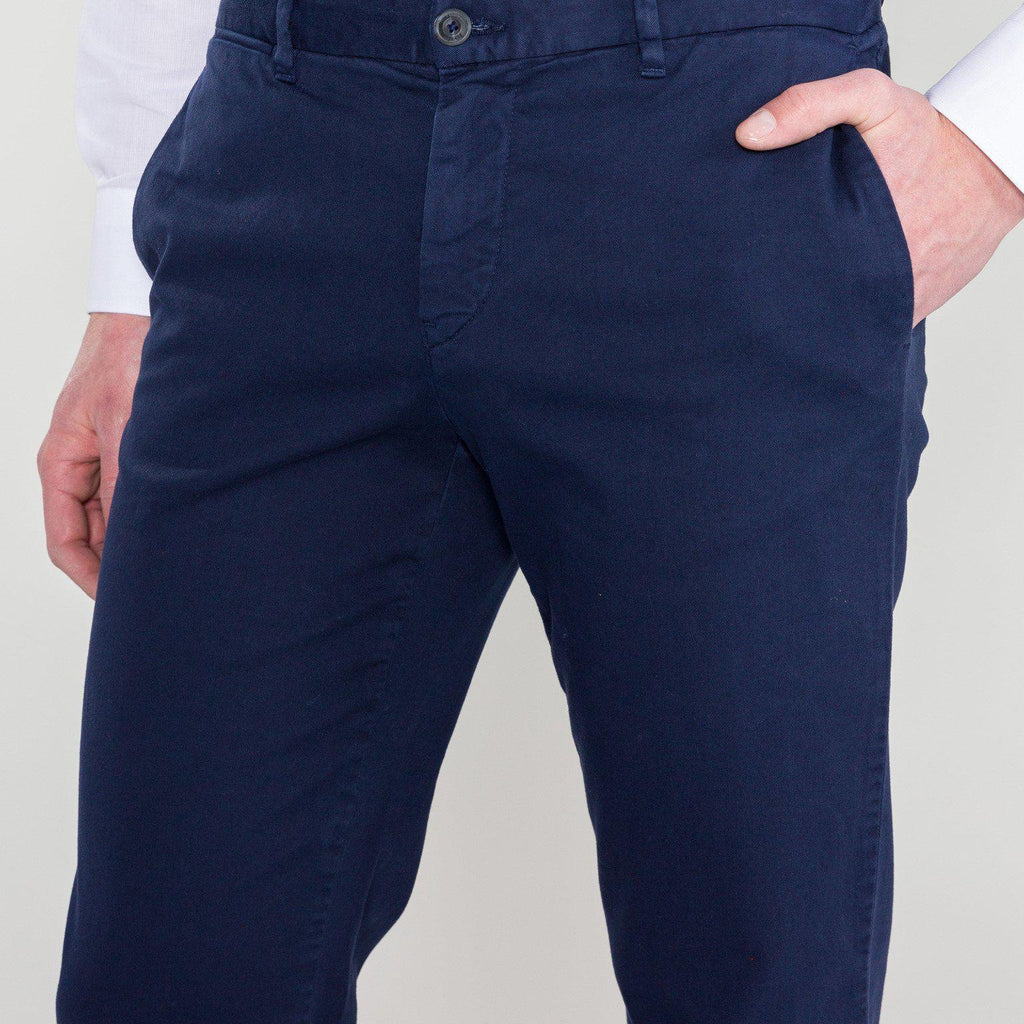 Trussardi plave muške pantalone sa teksturnim detaljima