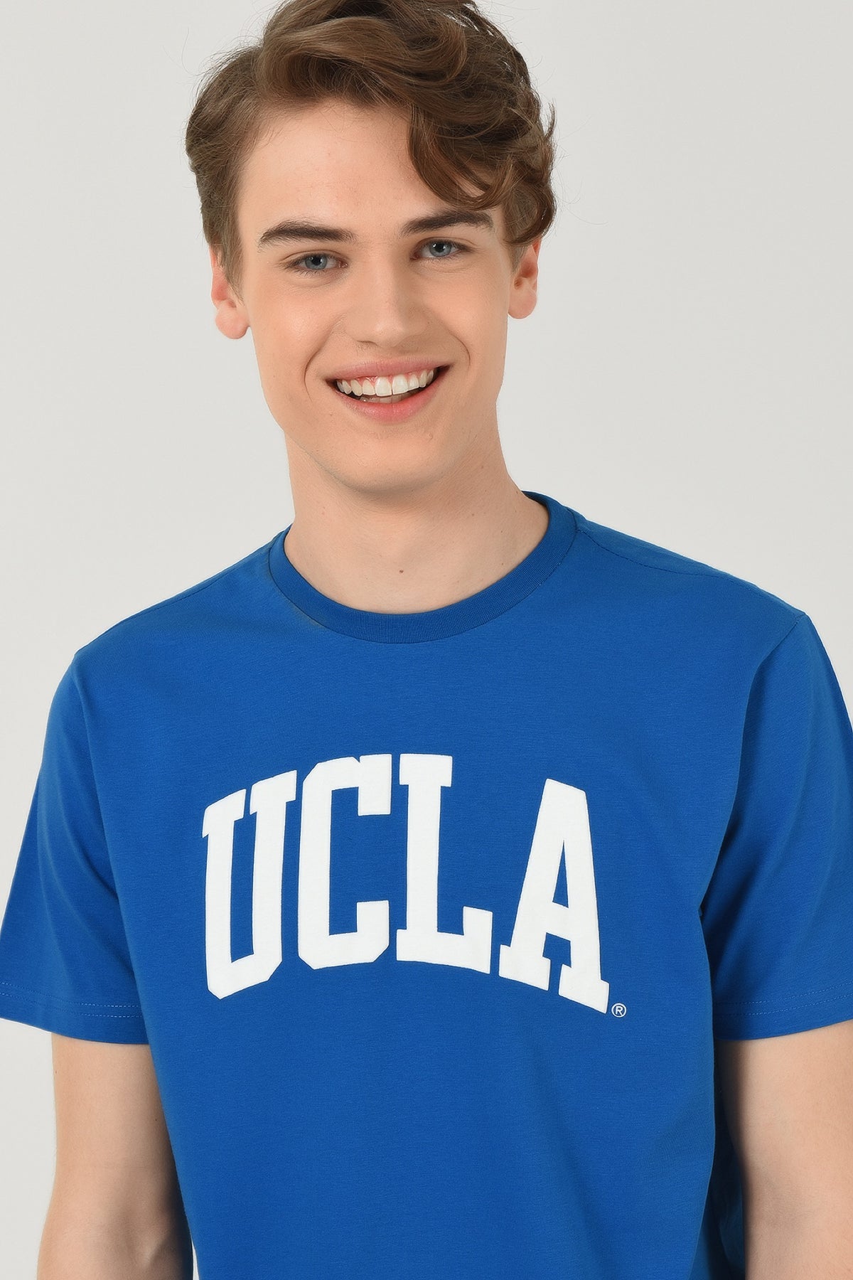 UCLA plava muška majica kratkih rukava s velikim bijelim UCLA natpisom