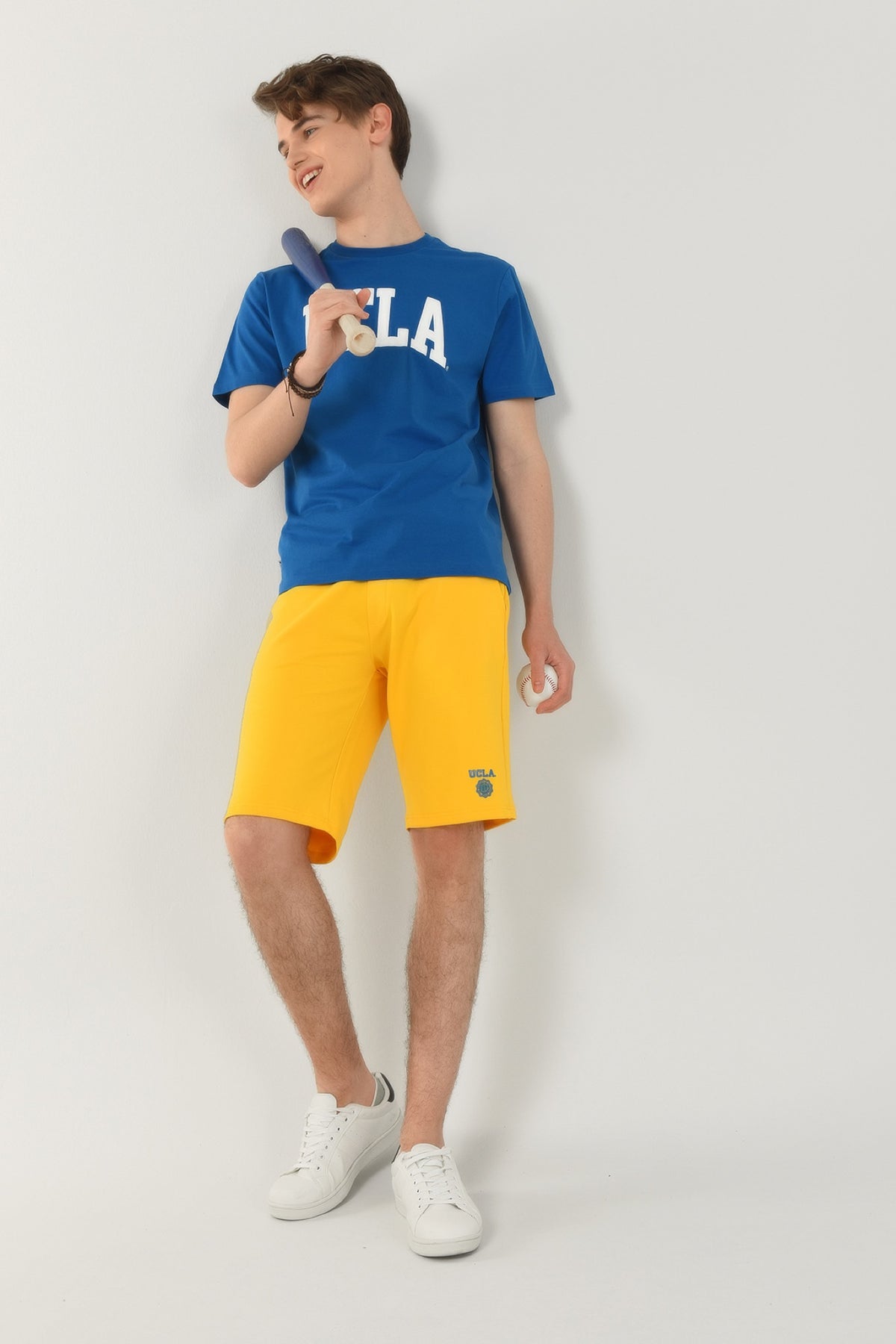 UCLA plava muška majica kratkih rukava s velikim bijelim UCLA natpisom
