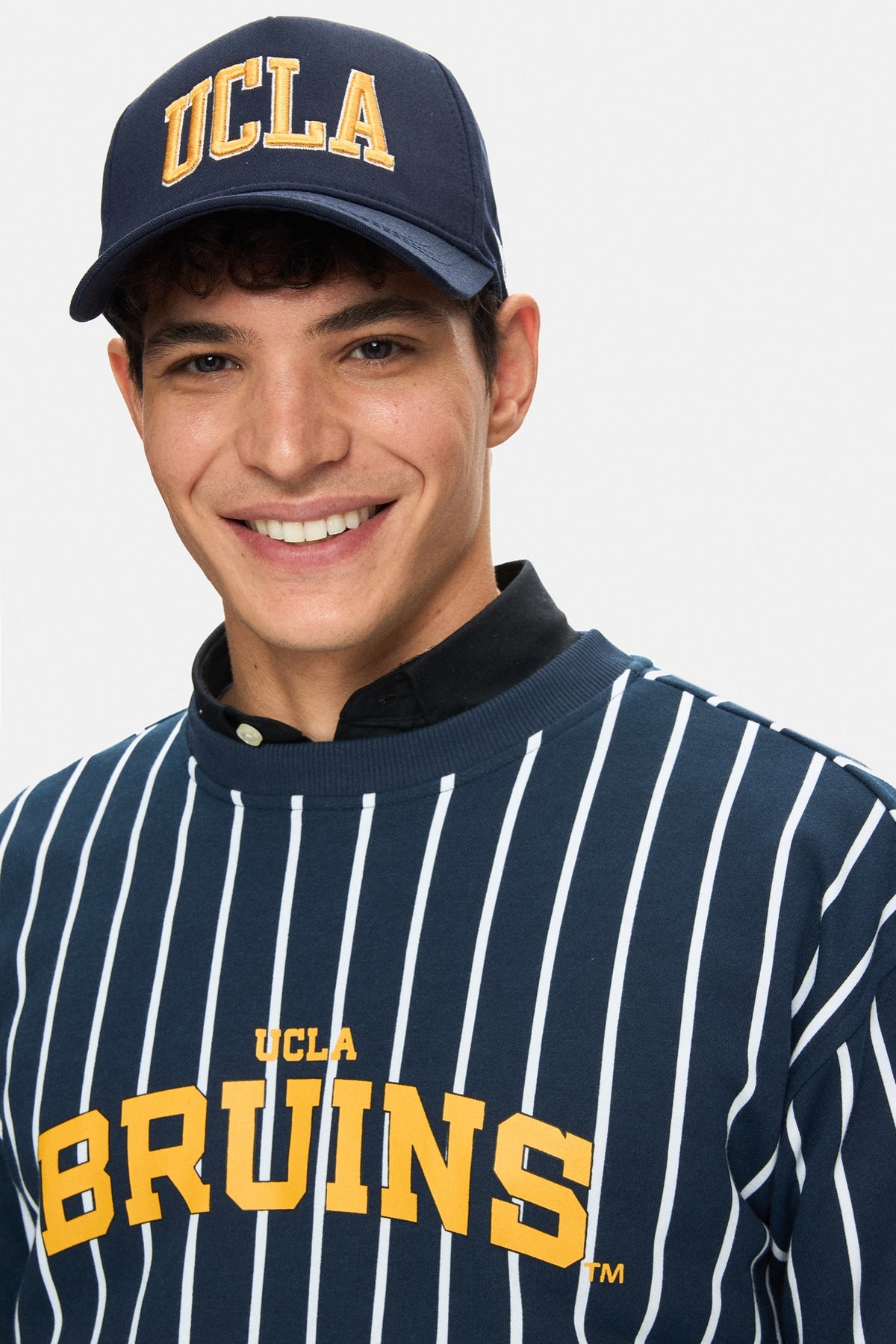 UCLA teget plava unisex kapa sa žutim UCLA vezom