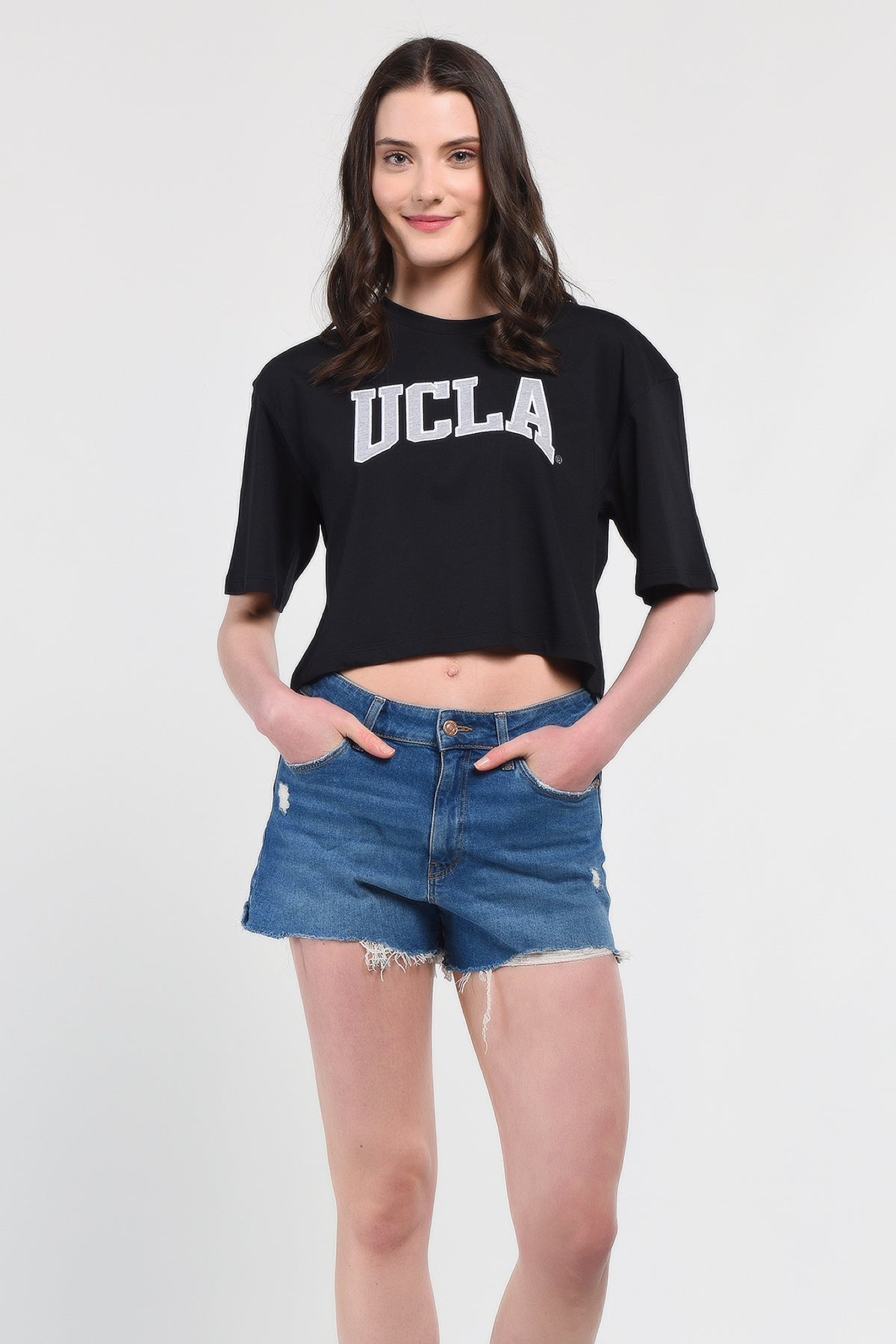 UCLA crna ženska kratka majica kratkih rukava oversize kroja s bijelim UCLA printom