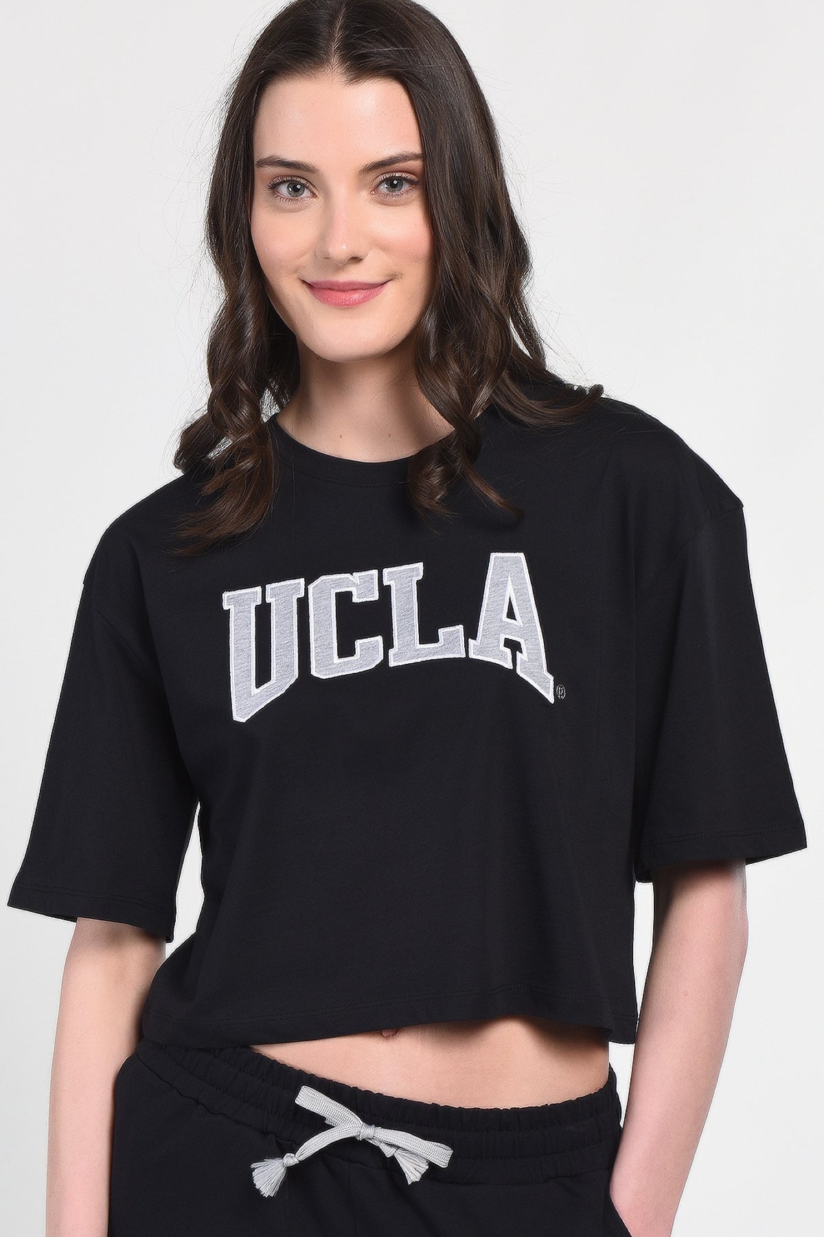 UCLA crna ženska kratka majica kratkih rukava oversize kroja s bijelim UCLA printom