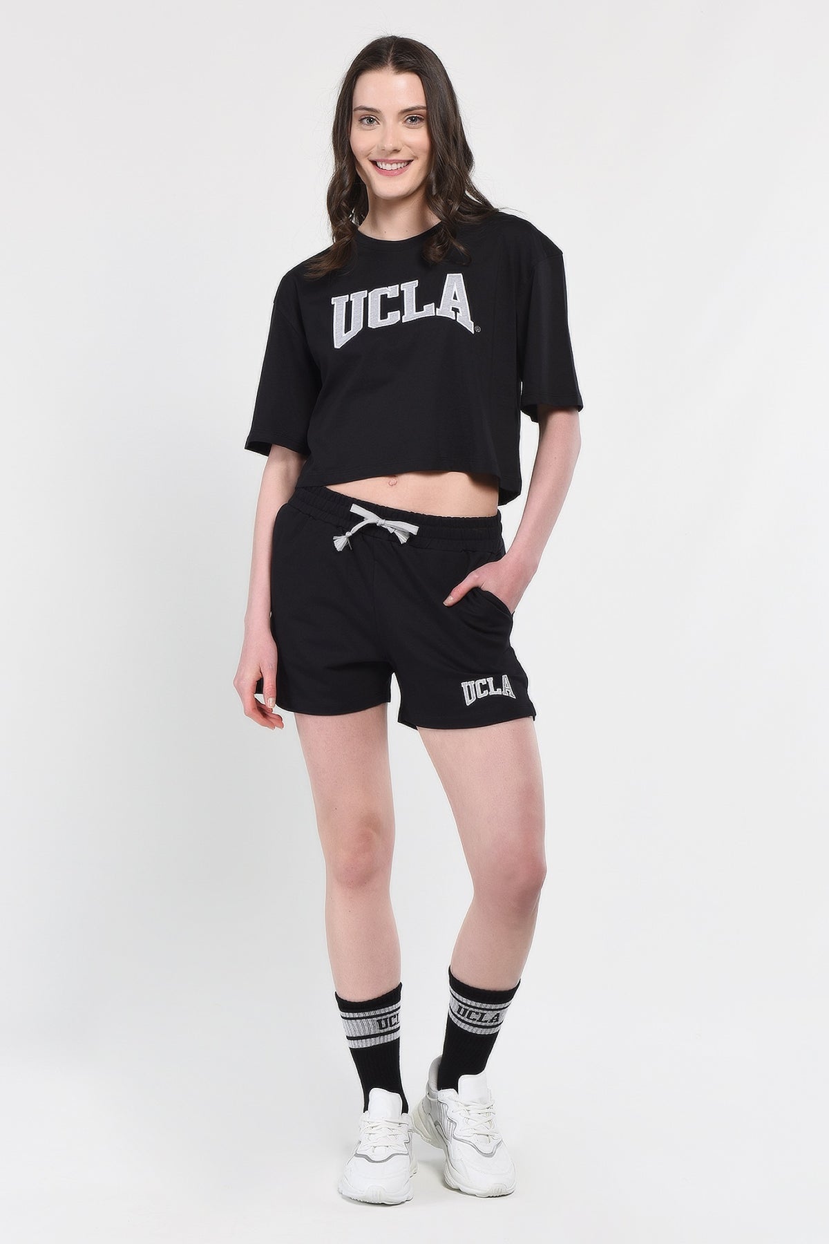 UCLA crna ženska kratka majica kratkih rukava oversize kroja s bijelim UCLA printom