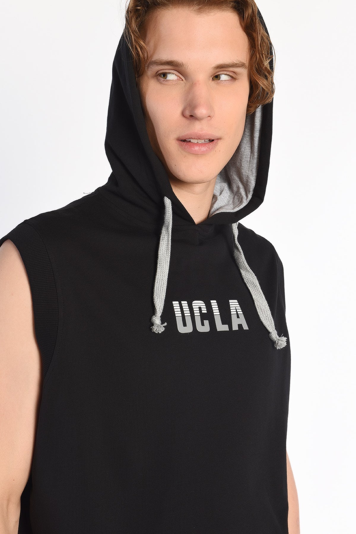 UCLA crna muška trenerka bez rukava s kapuljačom i sivim vezicama