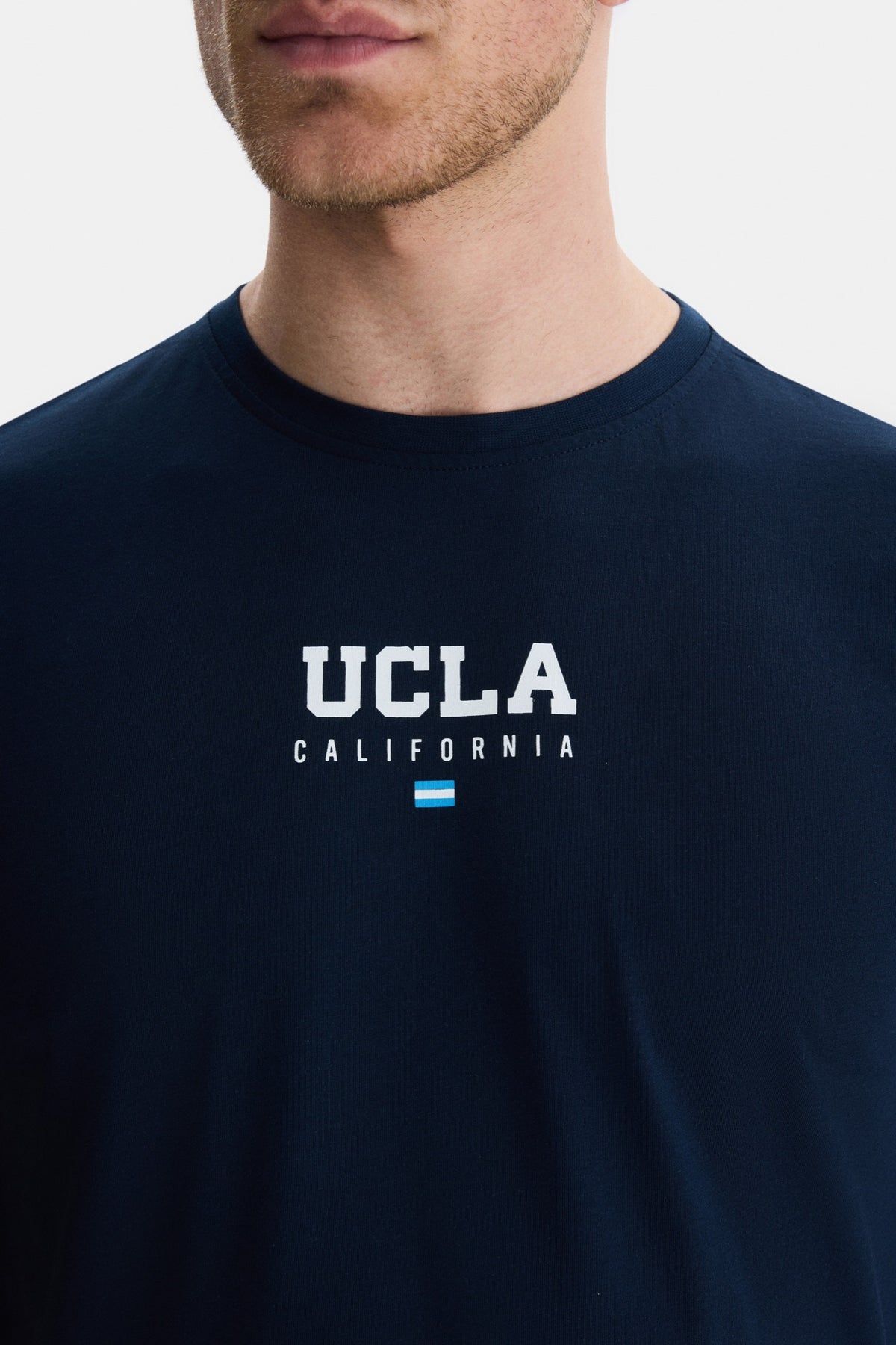 UCLA teget plava muška majica kratkih rukava s malim bijelim UCLA California printom