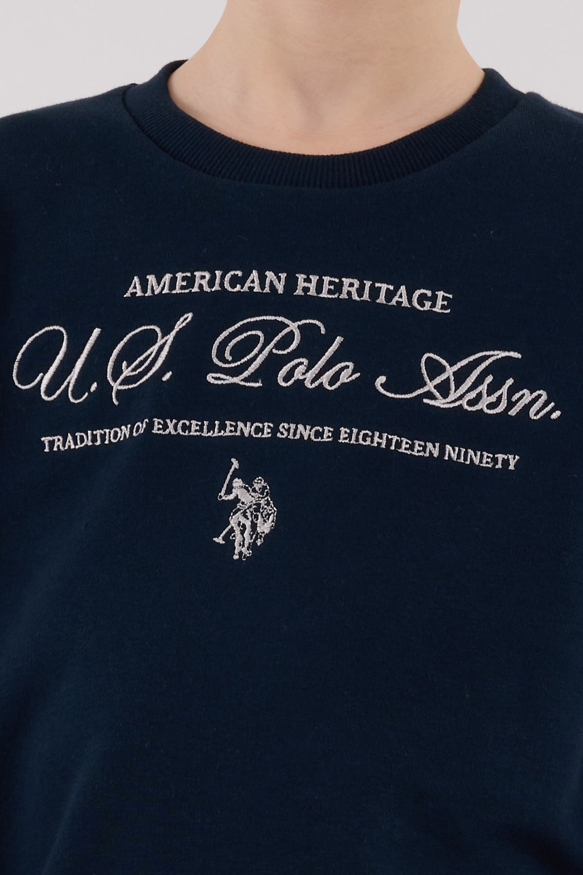 U.S. Polo Assn. teget plava trenerka za dječake s natpisom na grudima i prugastim manžetnama