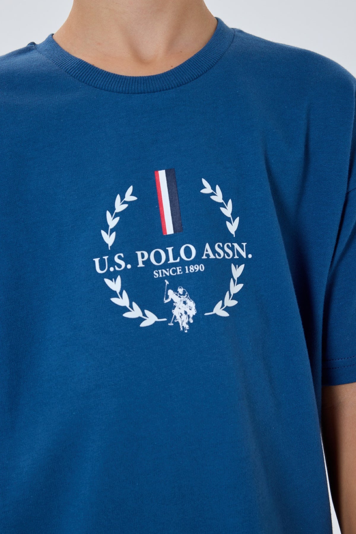 U.S. Polo Assn. plavi komplet majice s printom lovorovog vijenca i šorca za dječake
