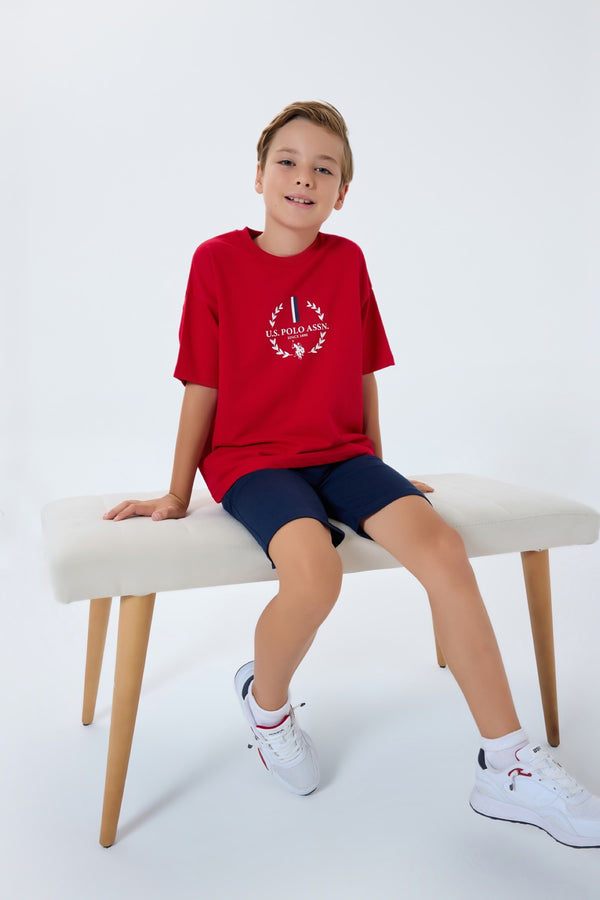 U.S. Polo Assn. crveni komplet majice s printom lovorovog vijenca i teget šorca za dječake