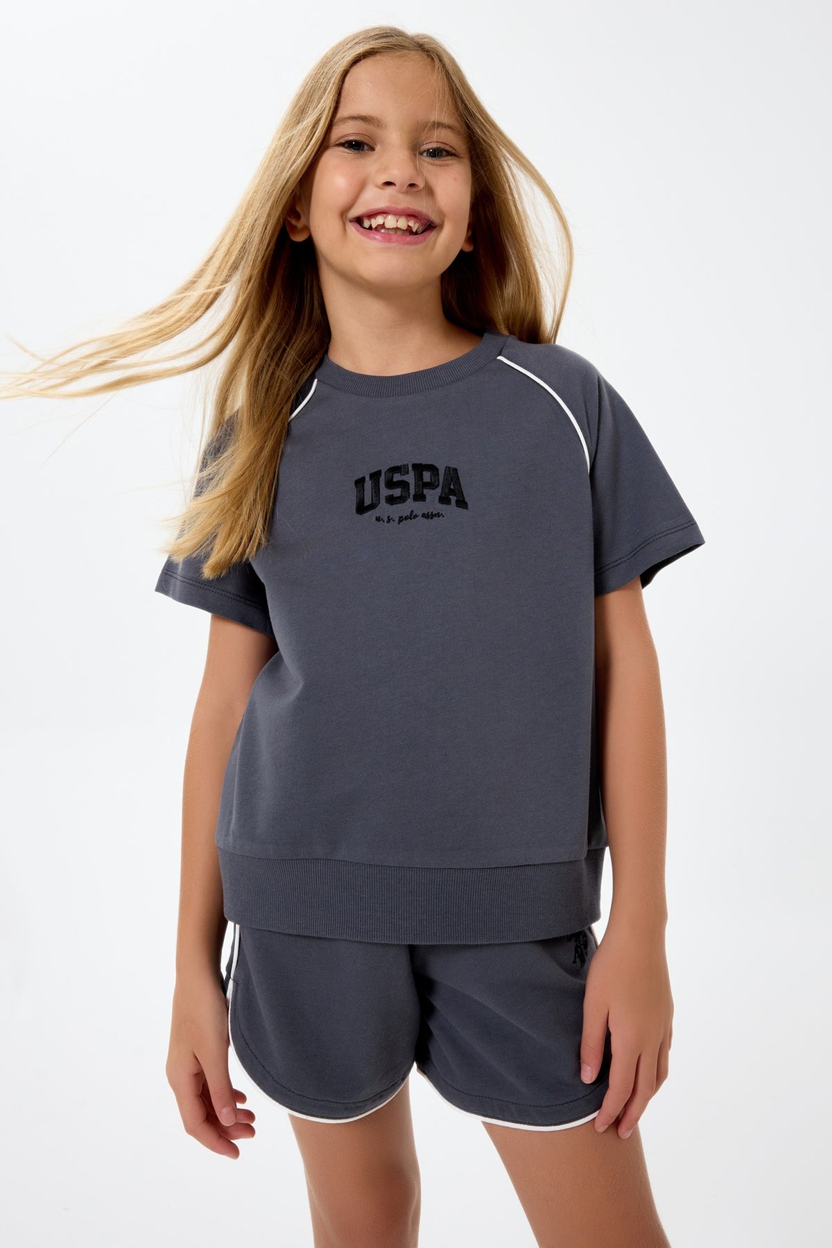 U.S. Polo Assn. sivi komplet za djevojčice majica i šorc sa bijelim paspulom