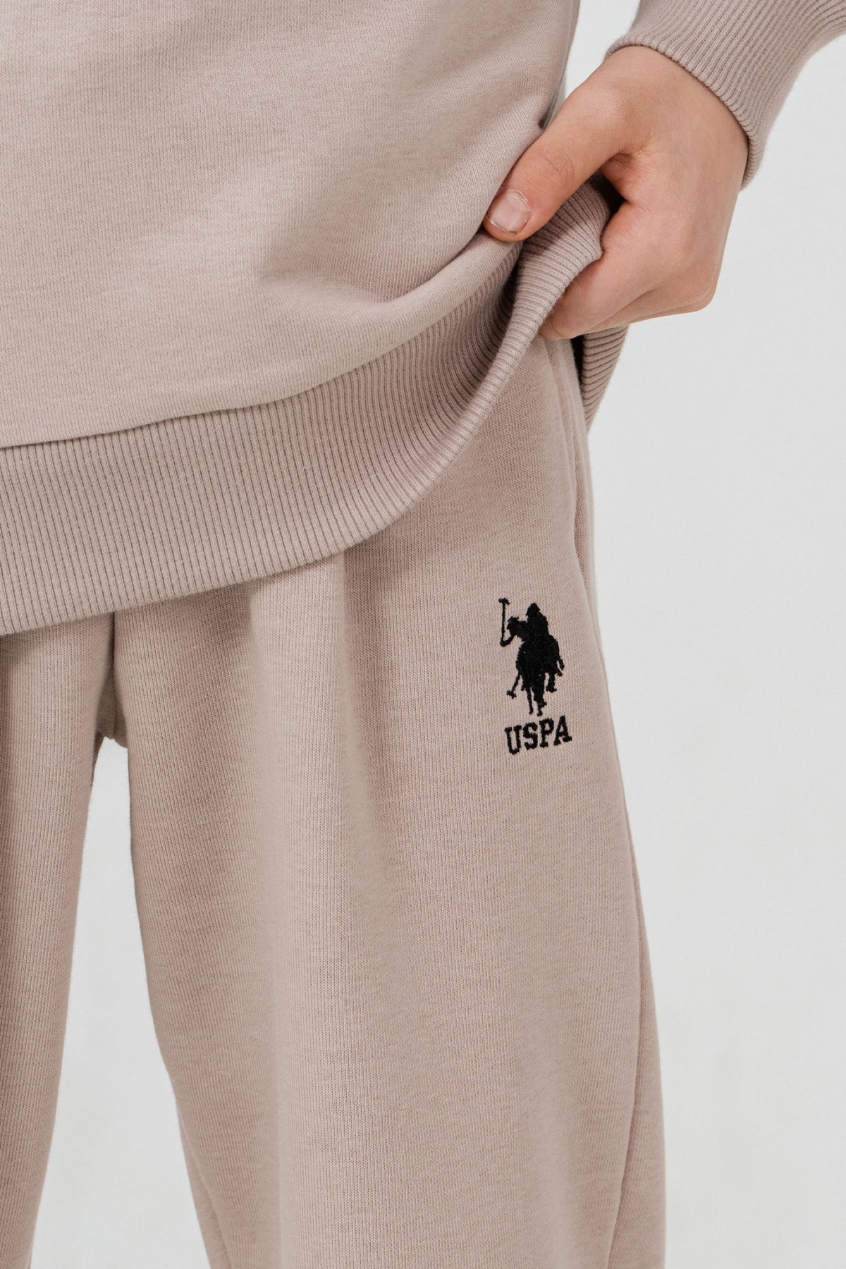U.S. Polo Assn. bež komplet trenerke za dječake s malim vezenim logom