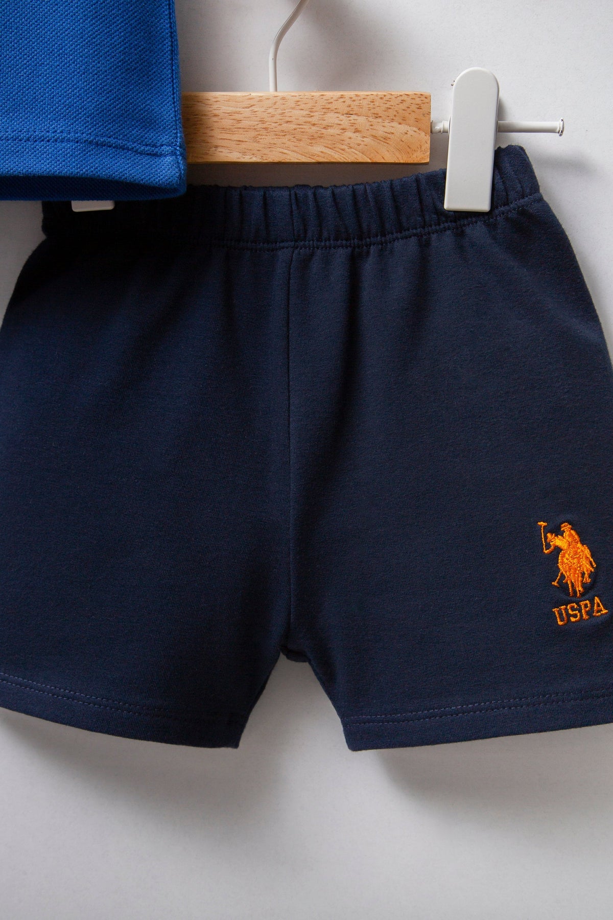 U.S. Polo Assn. svijetlo plavi komplet za bebe s kratkim rukavima i kratkim hlačama