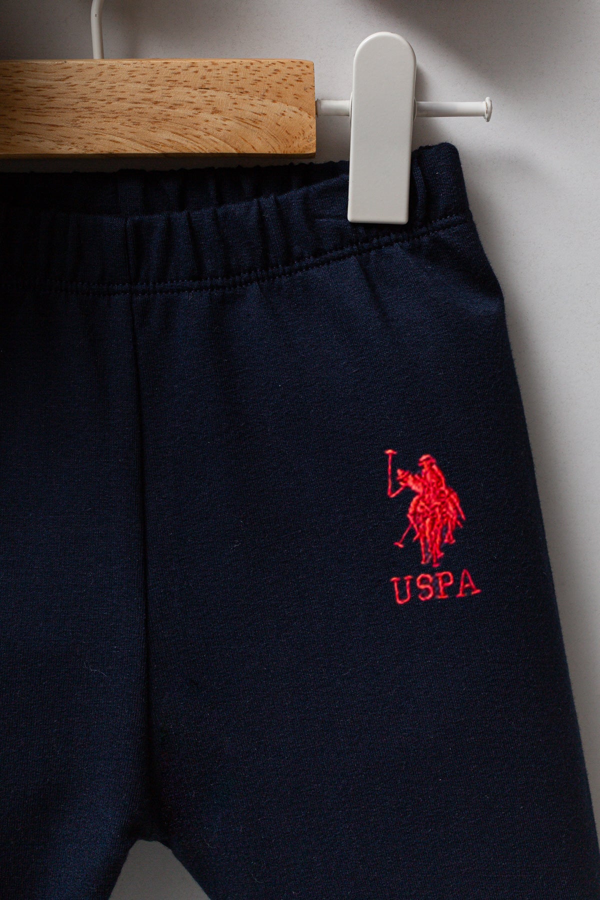 U.S. Polo Assn. teget plava trenerka za dječake s polo kragnom i okruglom oznakom