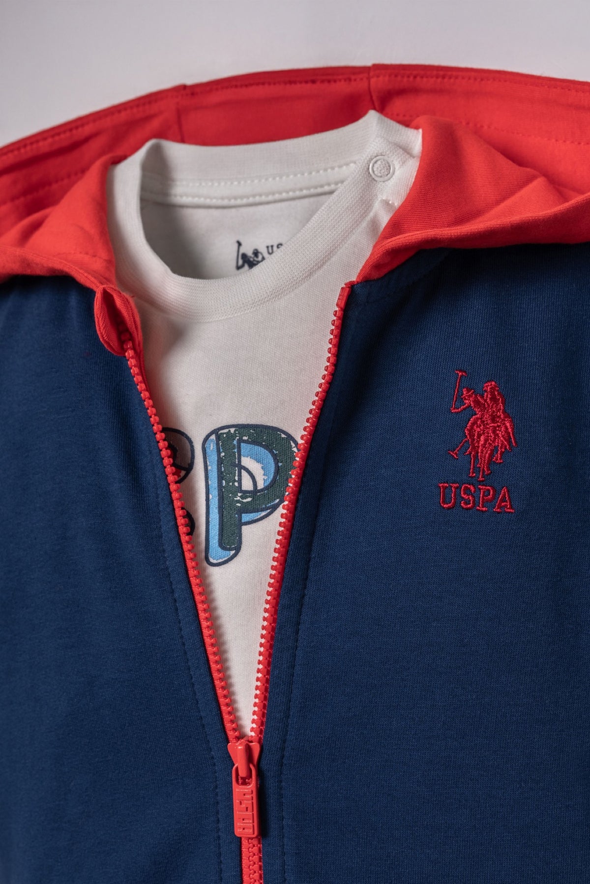 U.S. Polo Assn. teget komplet trenerke za bebe od 3 dijela s crvenom postavom kapuljače
